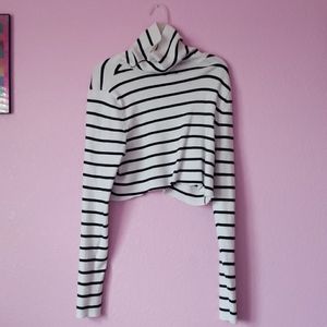 Cute black and white stripes crop top